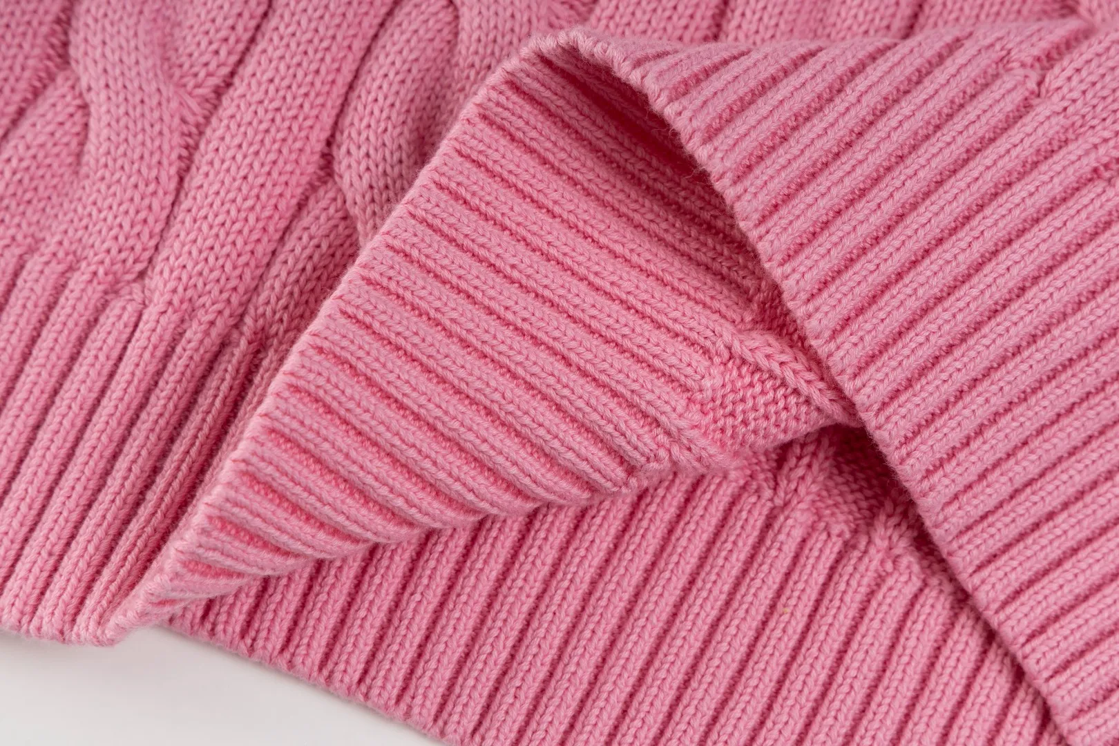 P176 #R82 Ralph Lauren Small Label Cable V Neck Vest Sleeveless Twist Sweater Women's Top Size: XS S M L Color: White Yellow Light Blue Pink Khaki Gray Navy Black Classic Cotton Yarn 100% White Cotton High Quality Classic Style Has Always Been Popular! The workmanship details are very good! Wearing a vest with a shirt is always the standard, with classic brand embroidery on the chest! All major stars have the same style! Best for couples. High quality goods! Xinjiang cotton micro-elastic and smooth fabric has excellent quality. Pure cotton is soft and skin-friendly. Length: 60/61/63/65 Bust: 44/46/49/52 Shoulder width: 36/37.5/39/41
